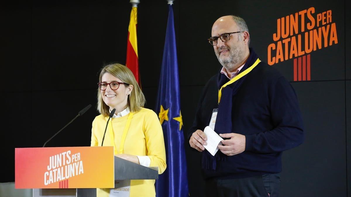 La directora y el portavoz de campaña de JxCat, Elsa Artadi y Eduard Pujol, hacen una primera valoración tras el cierre de los colegios electorales.
