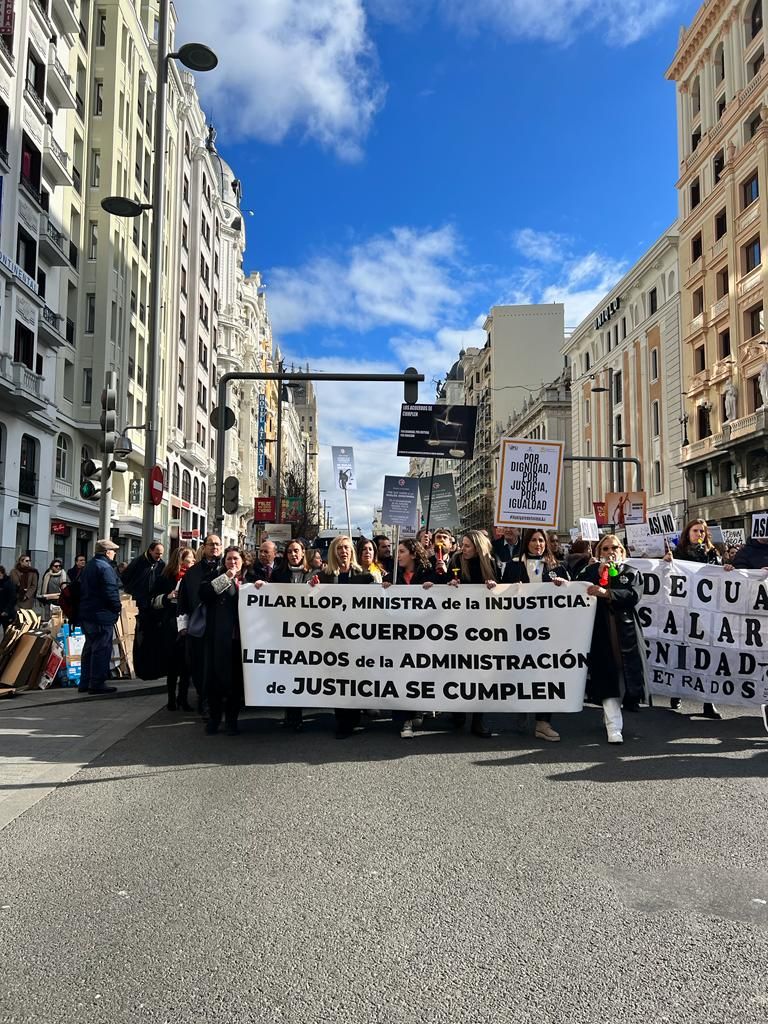 Secretarios judiciales de la Región protestan en Madrid