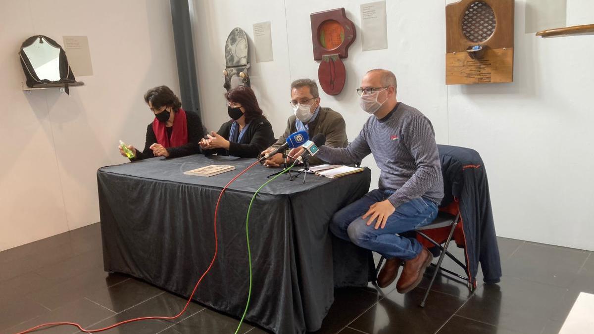 Amb motiu de l&#039;exposició, s&#039;ha organitzat una taula rodona amb els autors del llibre