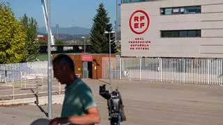 La Guardia Civil registra la sede de la Federación Española de Fútbol por los contratos de Rubiales, Piqué y Arabia Saudí