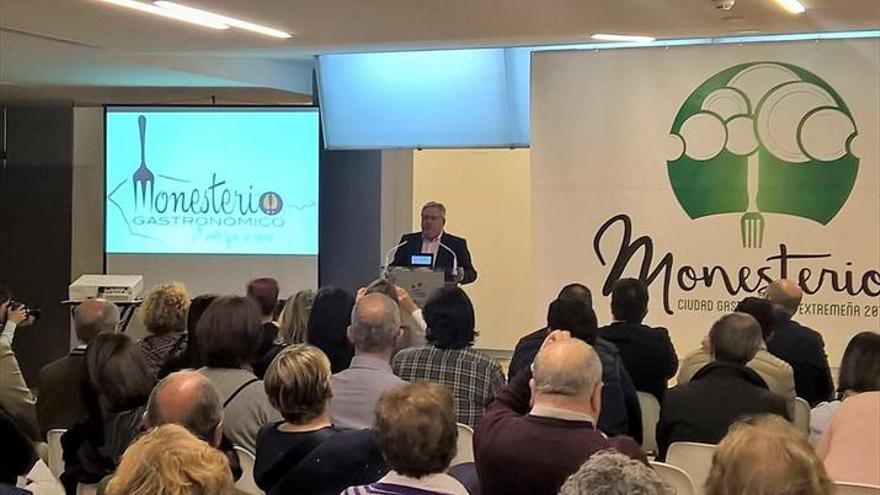 La localidad presenta sus excelencias gastronómicas en un acto en Sevilla