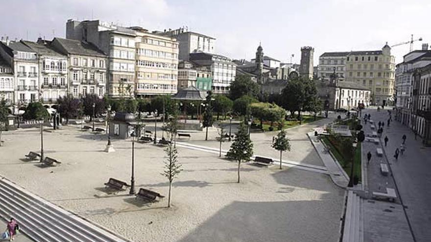 Encuentran a un niño de dos años deambulando de madrugada por las calles Lugo