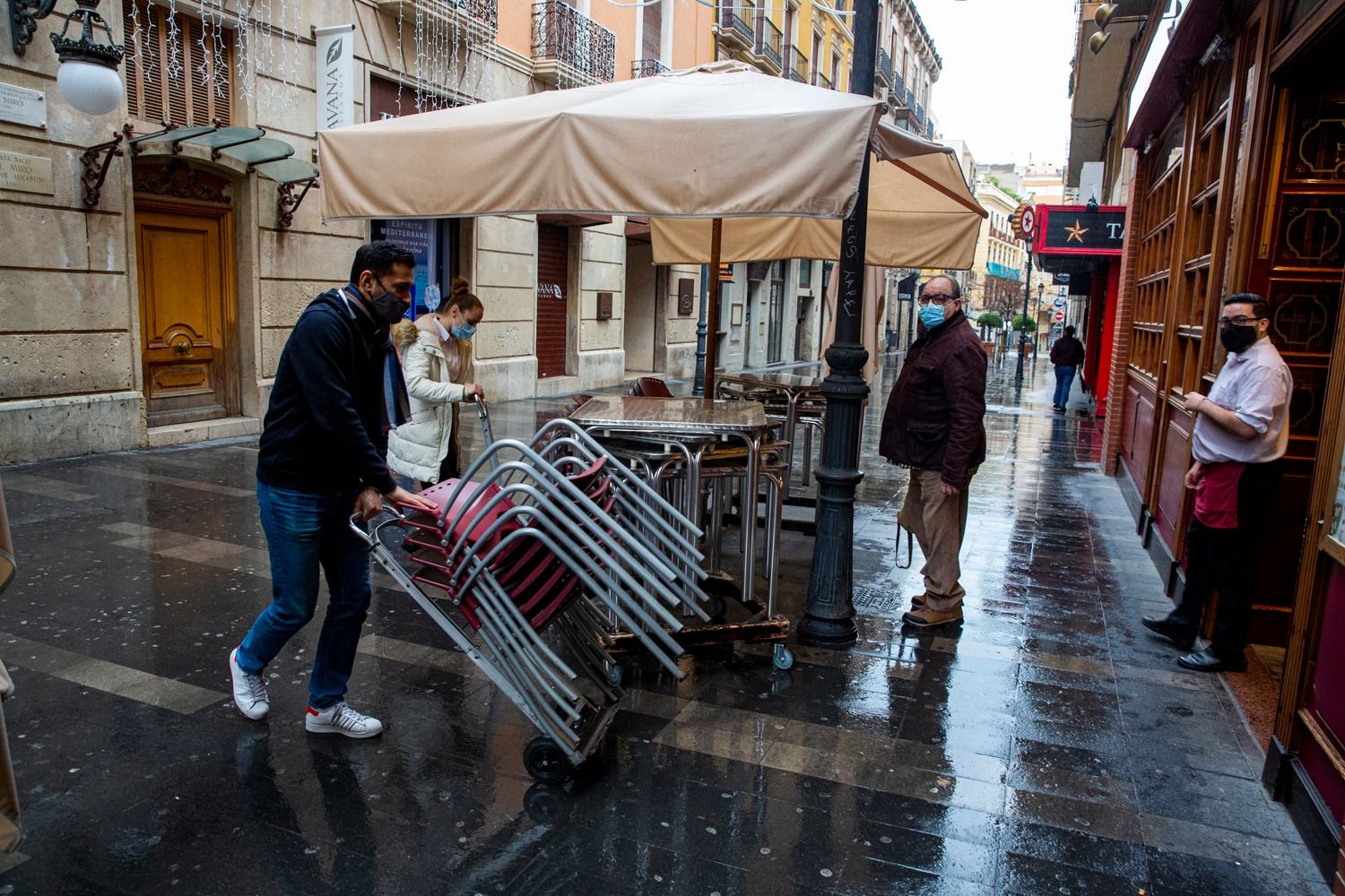 Primer día del cierre de la hostelería a las 17.00 horas