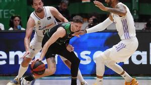 Joventut y Real Madrid juegan hoy el cuarto partido