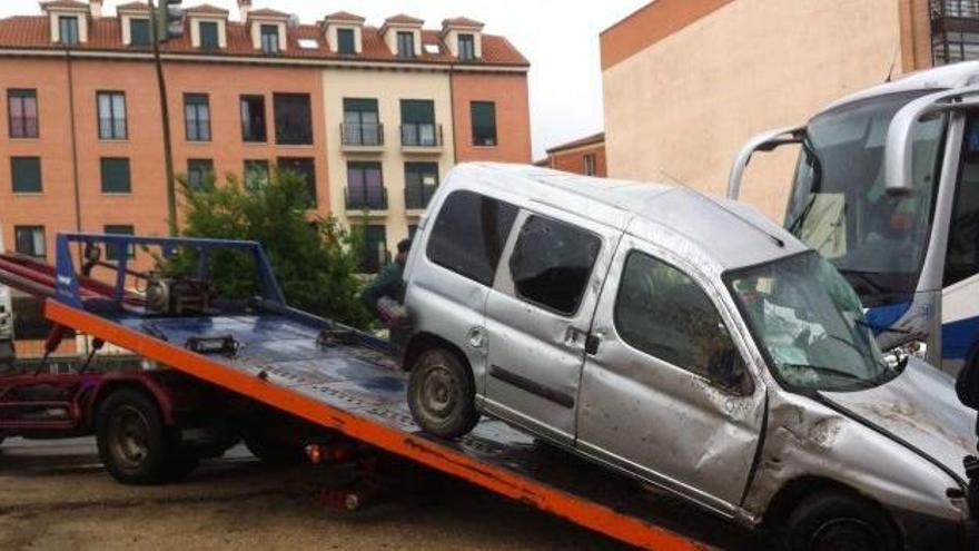 Estado del turismo y del autobús después del siniestro.