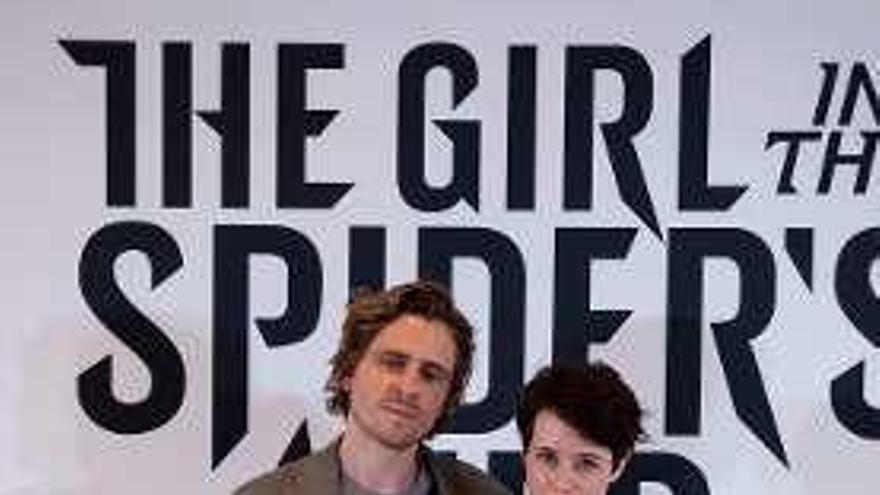 Claire Foy y Sverrir Gudnason.