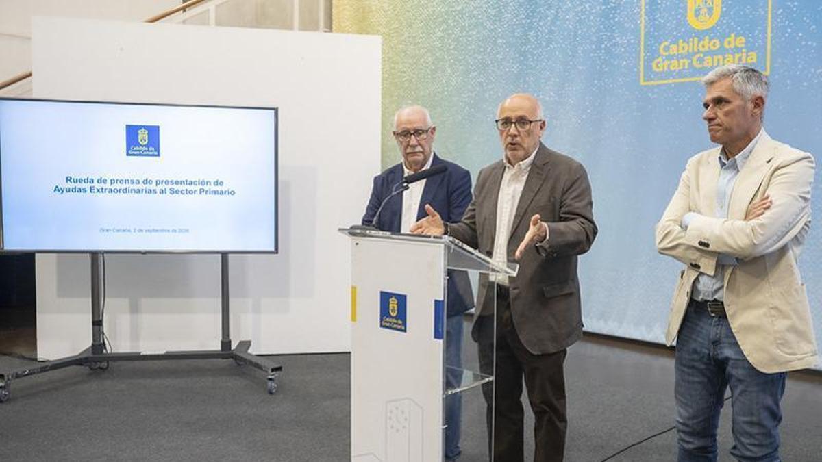 Miguel Hidalgo, Antonio Morales y Alejandro Báez en la presentación de las ayudas.