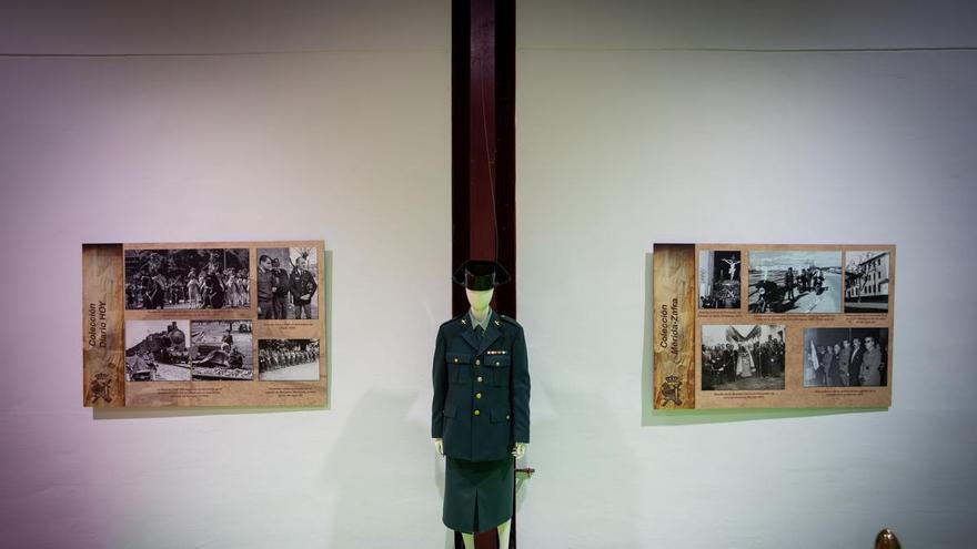 Cien años de la Guardia Civil en Almendralejo se exhiben en el Palacio del Vino y la Aceituna