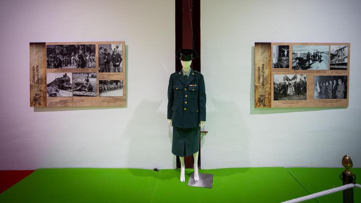 Exposición de la Guardia Civil en el Palacio del Vino.