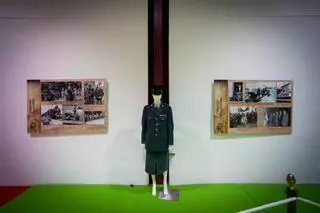 Cien años de la Guardia Civil en Almendralejo se exhiben en el Palacio del Vino y la Aceituna