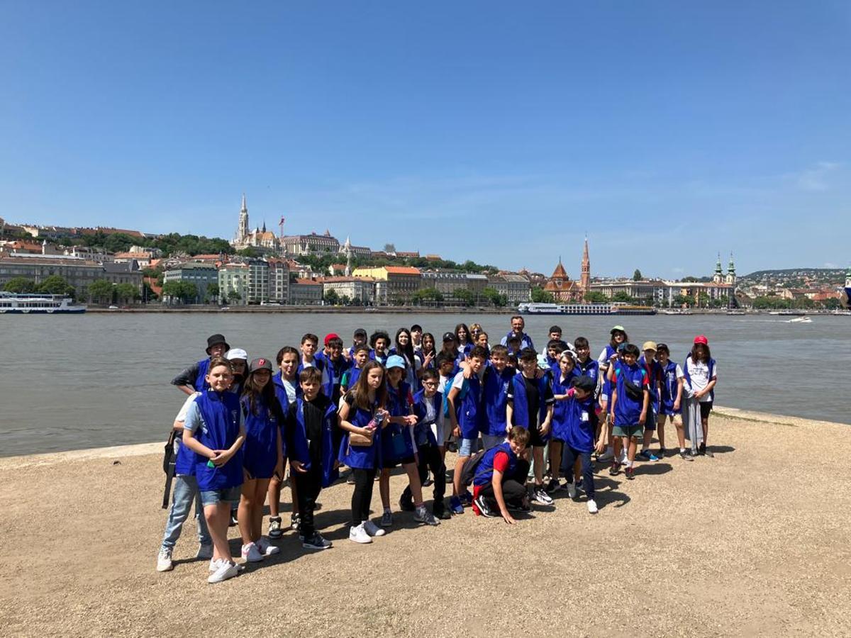 Los alumnos de 6º en una de sus excursiones por la ciudad.