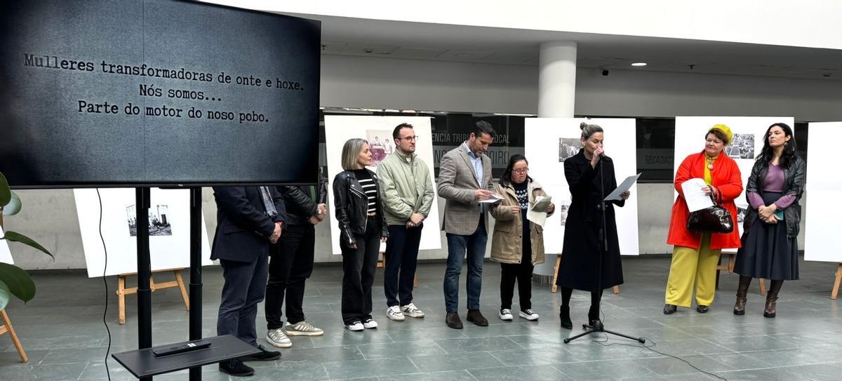 Lectura do manifesto institucional en Boiro.