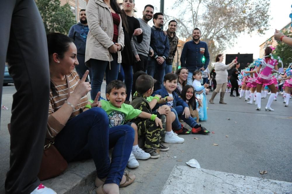 Vistabella saca su carnaval a las calles