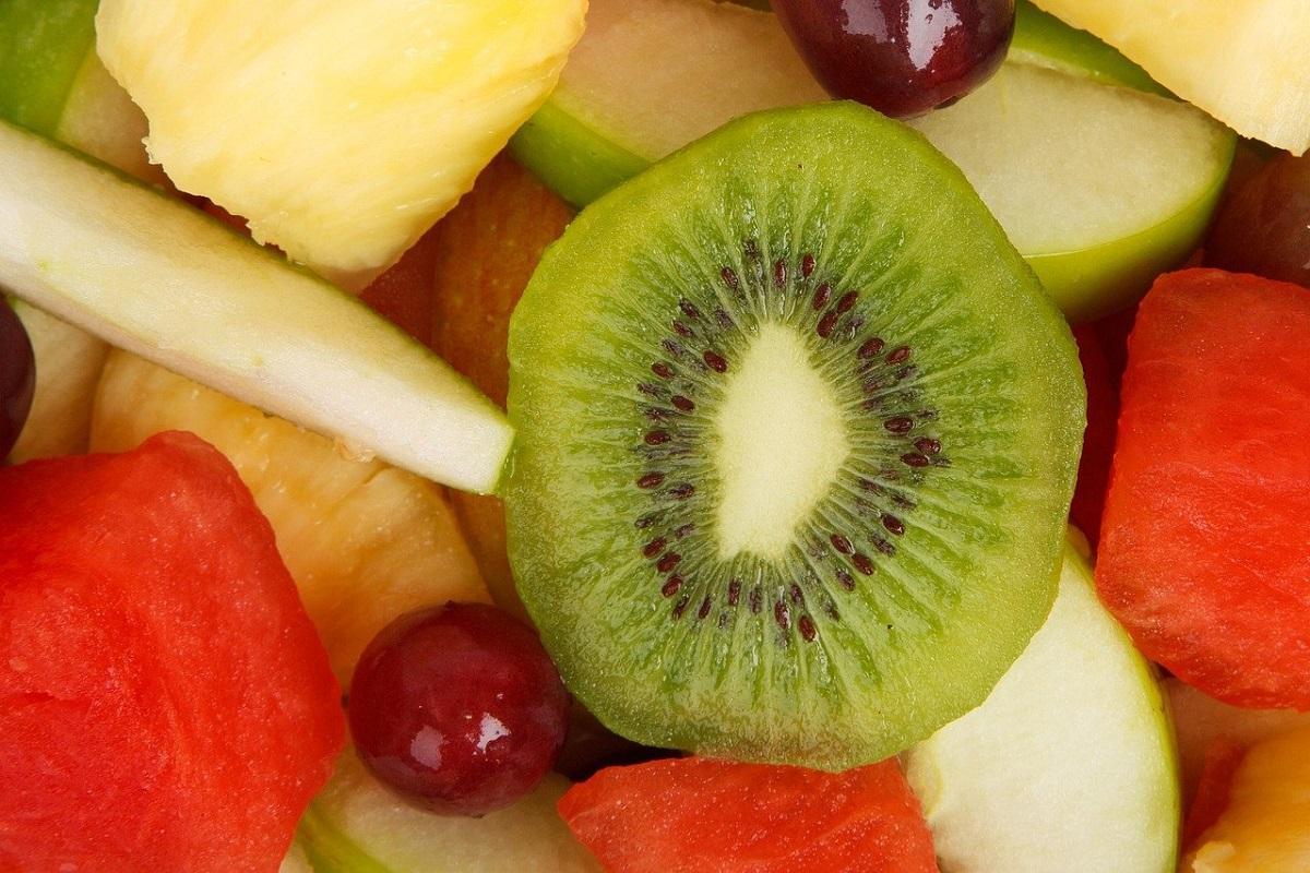 Tomar frutas y verduras refuerza la hidratación del cuerpo.