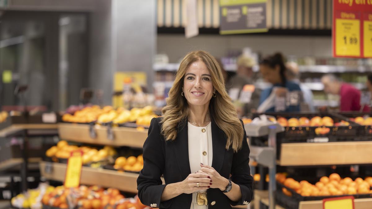 Olivia Llorca en una de las tiendas de Hiperdino