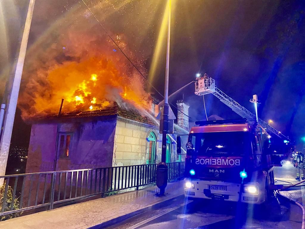 Incendio de madrugada en una casa okupa de Ramón Nieto