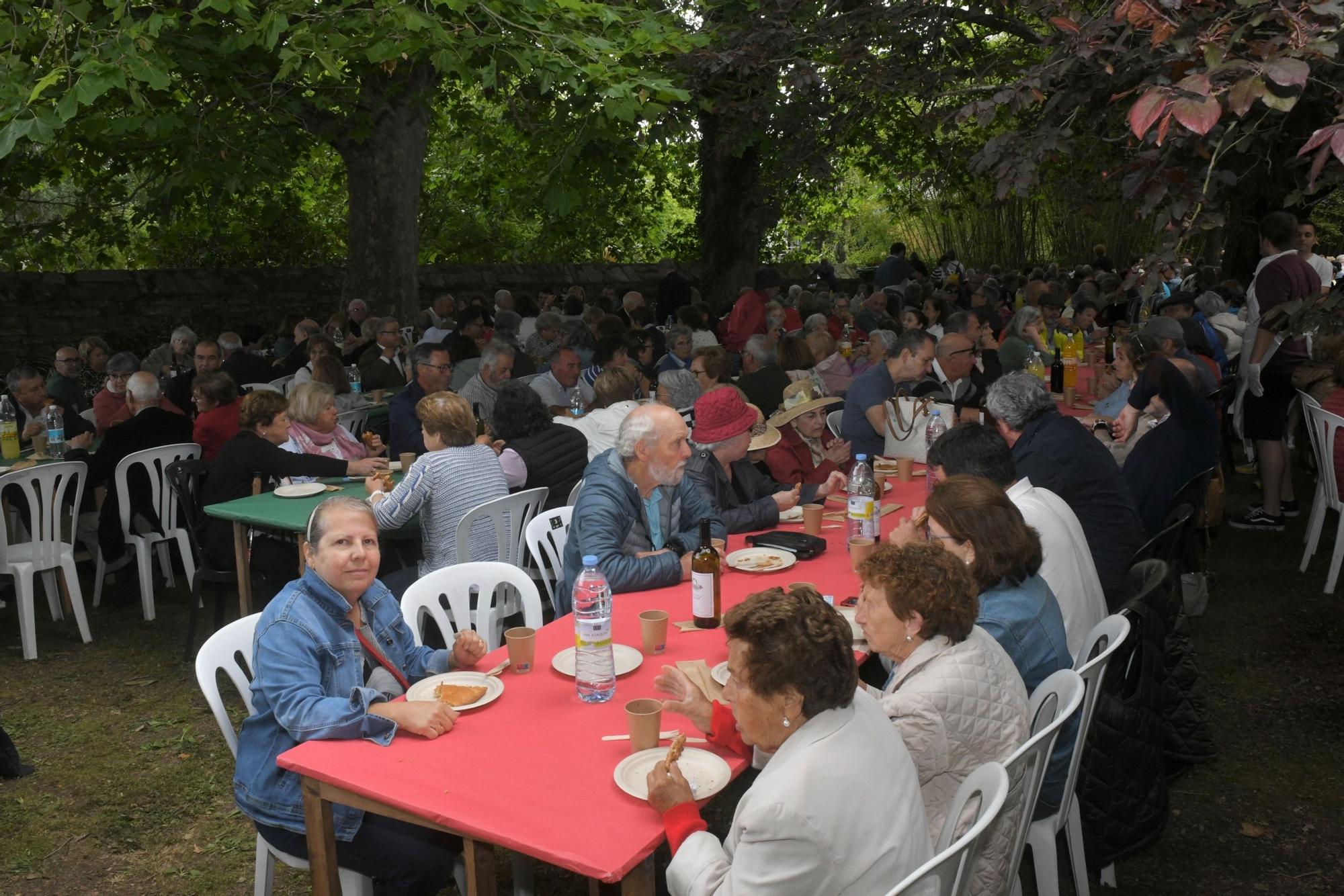 La Romería das Merendiñas congrega a más de un millar de vecinos en Oleiros