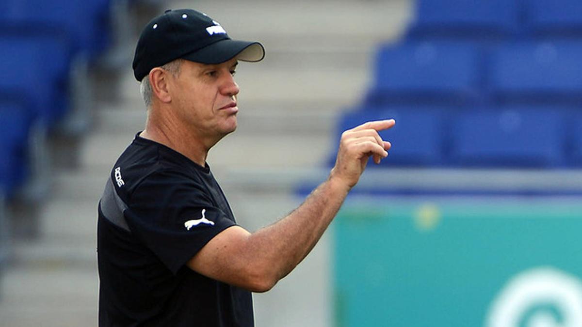 Javier Aguirre, durante un entrenamiento del Espanyol, en Cornellà-El Prat