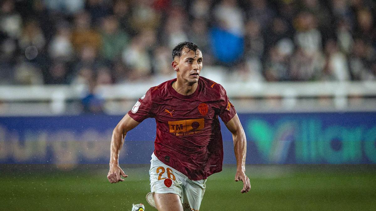 Rubén Iranzo, defensa derecho que alterna el filial como el primer equipo del Valencia CF