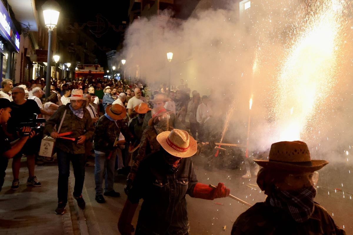 El Pasacalles de Cohetes de Lujo deslumbra Paterna antes de la Cordà El Pasacalles de Cohetes de Lujo deslumbra Paterna antes de la Cordà
