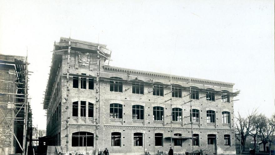 Las fotografías inéditas que completan las "lagunas" de un 1908 de 'museo' en Zaragoza: "Algunas le fueron regaladas a Alfonso XIII"