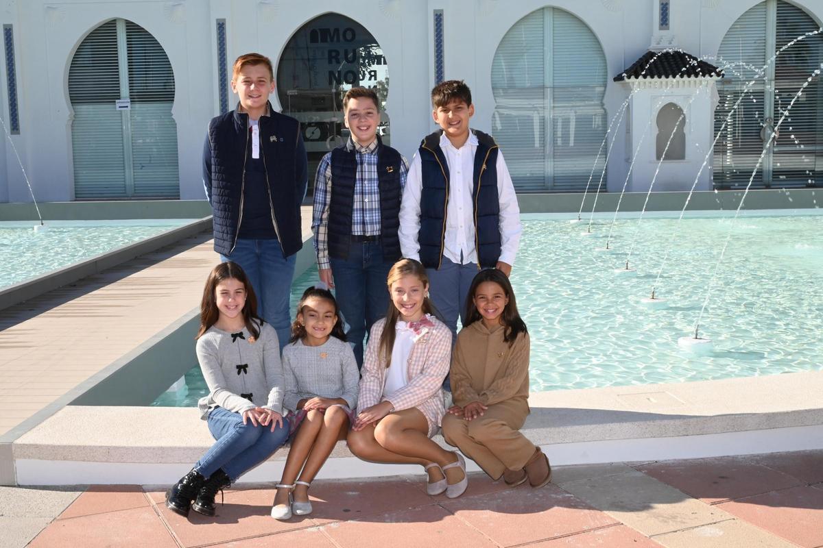 Amb els comissionats infantils, María i Miguel juguen dia i nit al Grau.