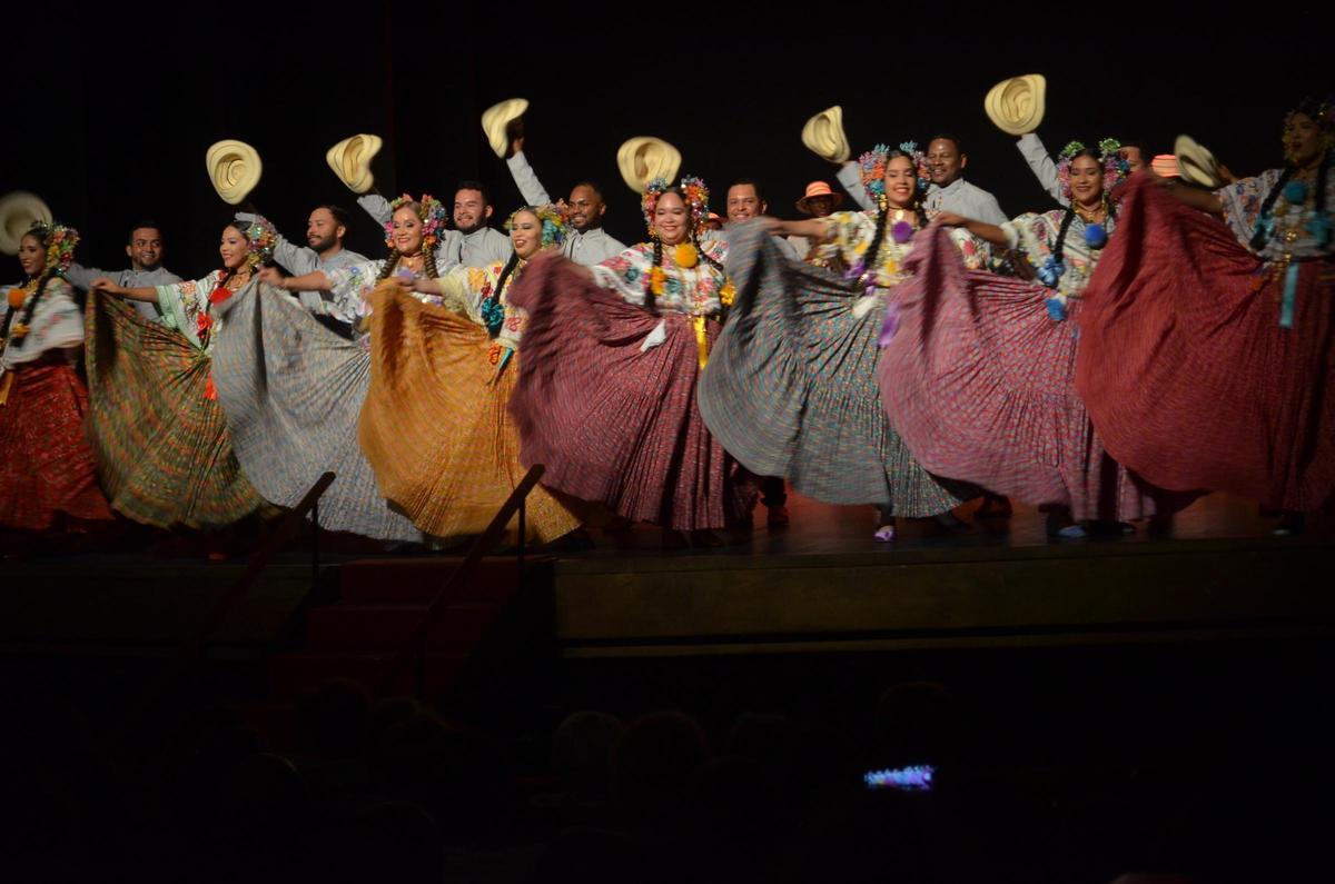 El Festival Internacional de Folklore en Benavente, en imágenes