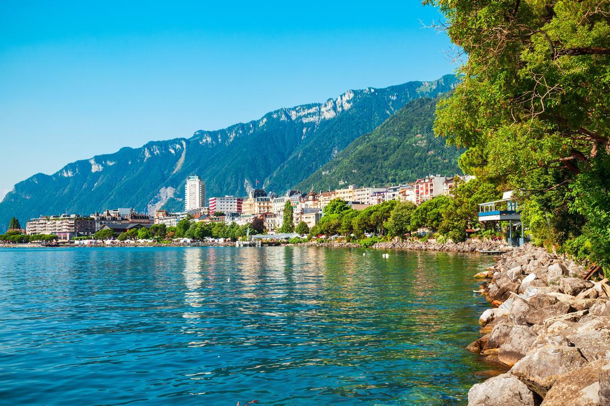 La ciudad suiza de Montreux en el lago Ginebra
