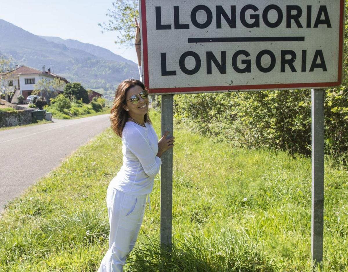 Eva Longoria en la localidad asturiana de Longoria.