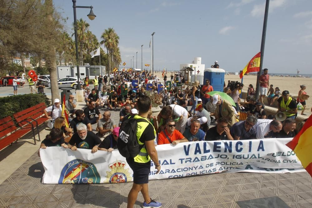 Protesta de Policías y guardias civiles en València