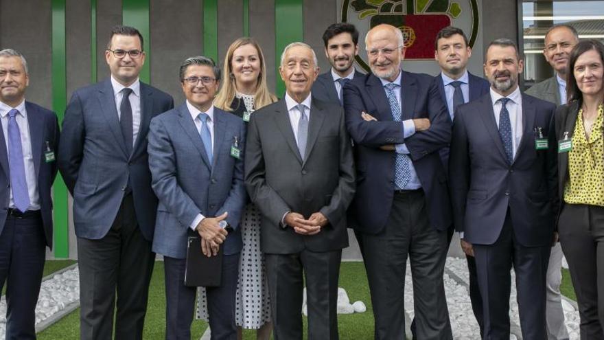 El presidente de Portugal visita el supermercado de Mercadona cercano a Oporto