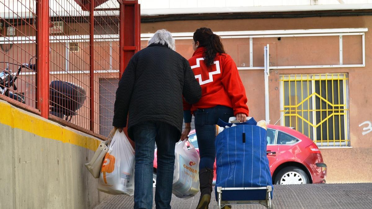 Crece el número de eldenses que necesitan ayuda por la pandemia.