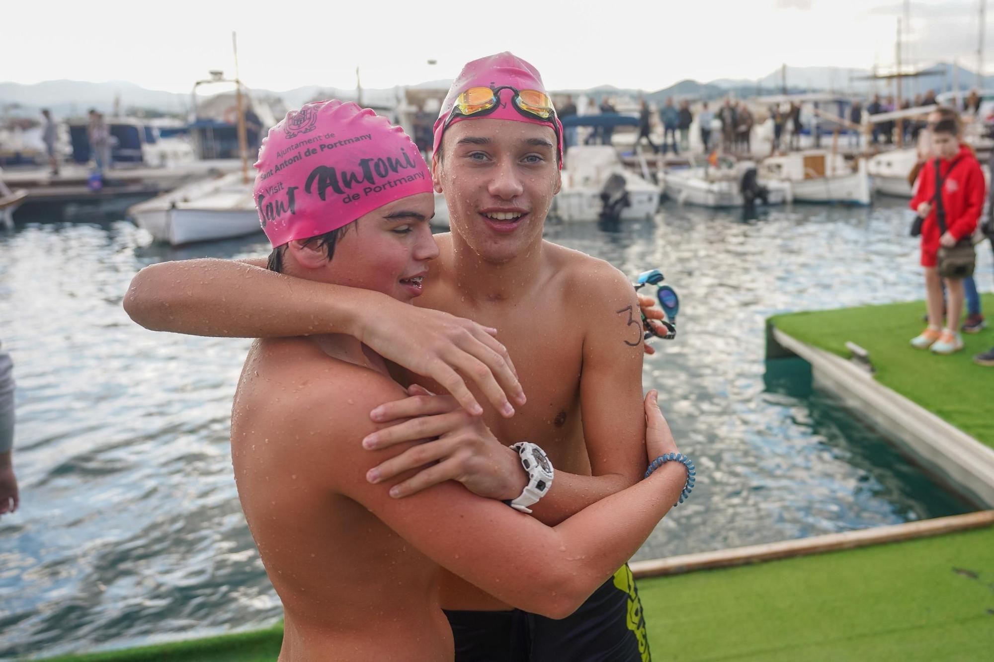 Todas las imágenes de la Copa de Nadal de natación en Ibiza