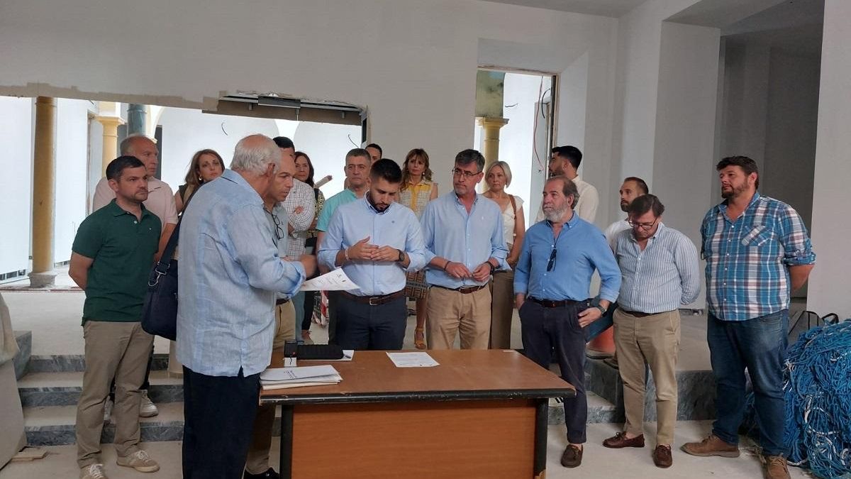 Firma del acta de replanteo del inicio de la obra del ayuntamiento peñarriblense.