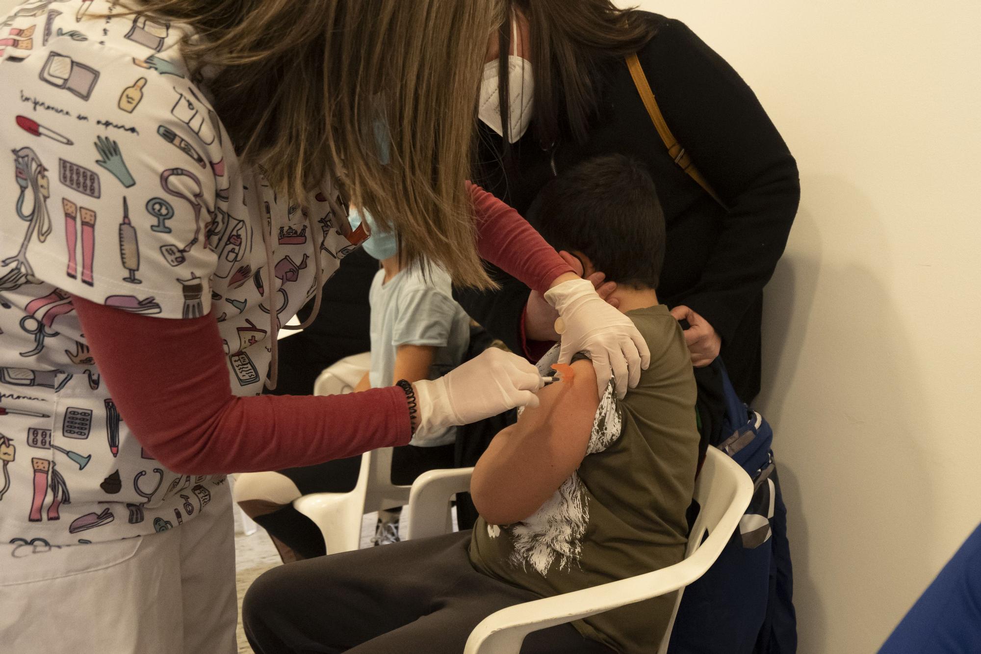 Las primeras vacunas infantiles en Alcañiz