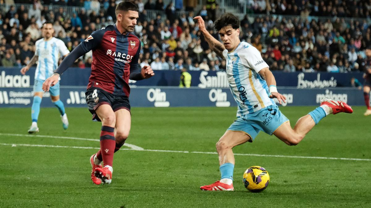 El Málaga CF ha sacado partido, respecto a sus dos próximos rivales, al punto cosechado este sábado en La Rosaleda.