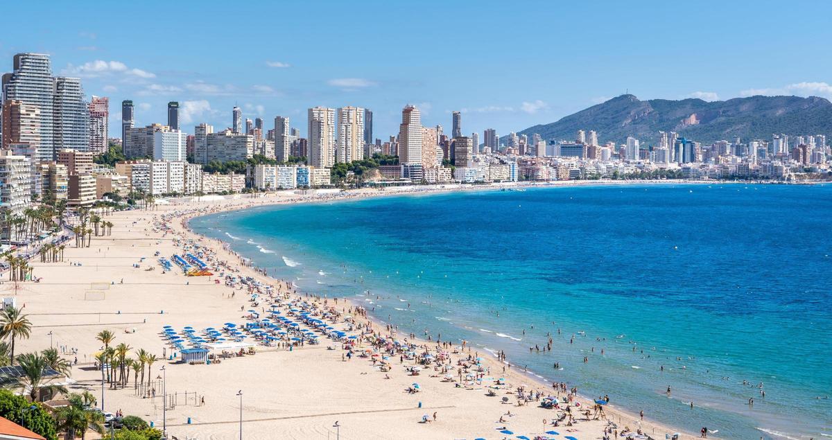 La playa de Poniente de Benidorm