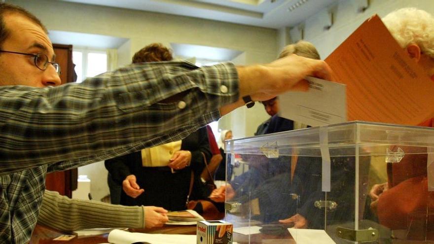 Foment i PIMEC demanen mantenir les eleccions al Parlament el 14-F