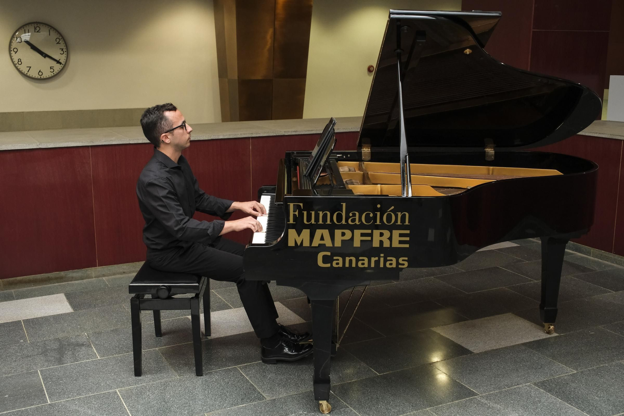 La Fundación Mapfre Canarias dona un piano al Hospital de la Candelaria