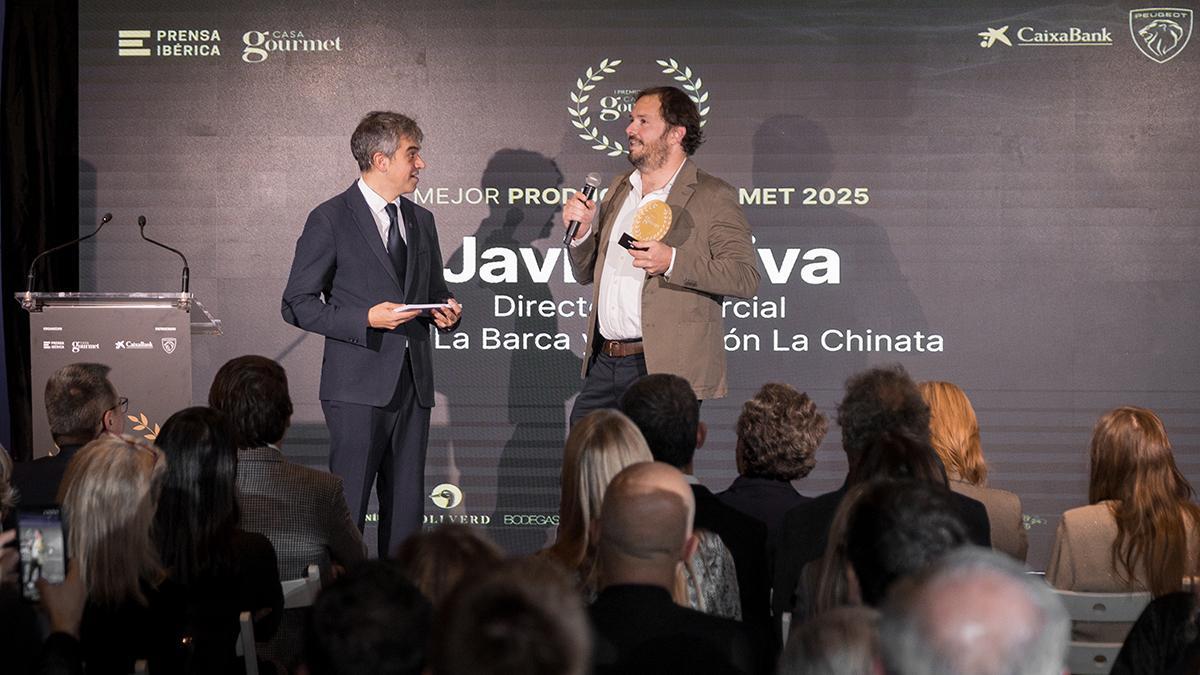 Javier Oliva, director comercial de Finca La Barca, recull el guardó al Producte Gourmet 2025 pel seu Oli Fumat.