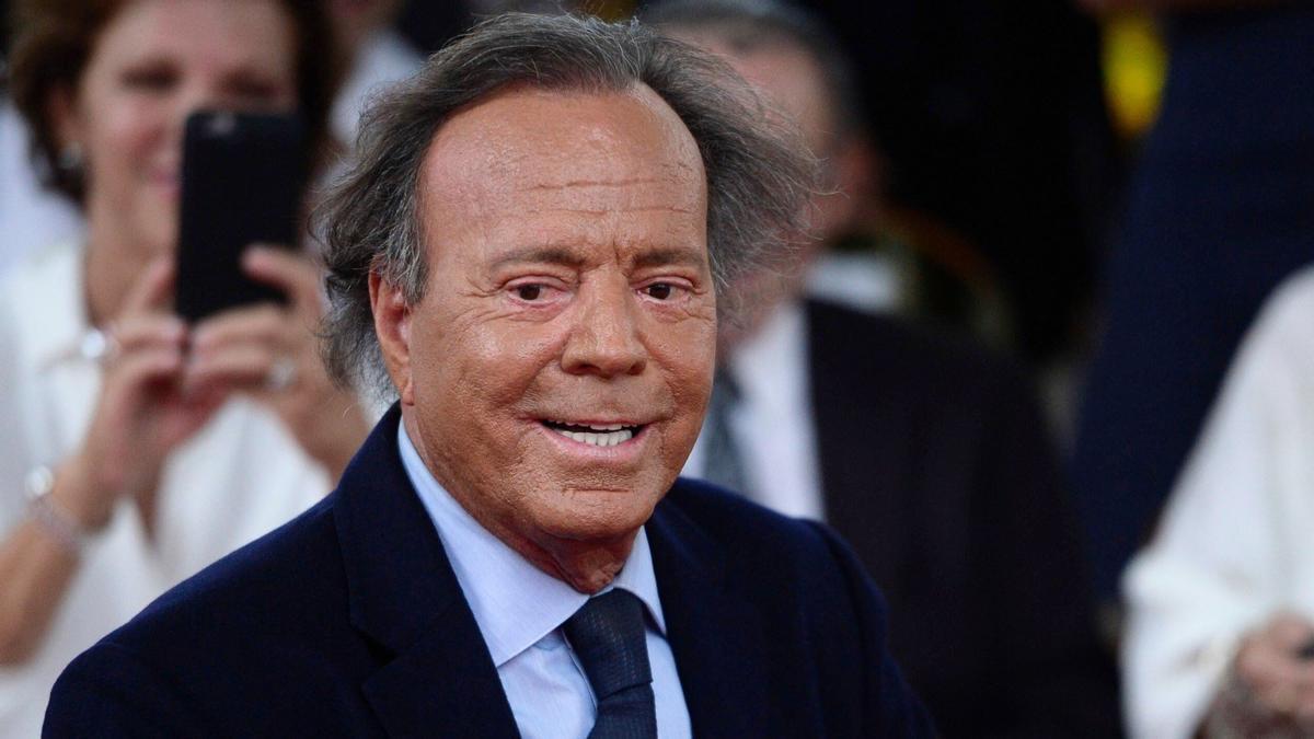 Julio Iglesias.
