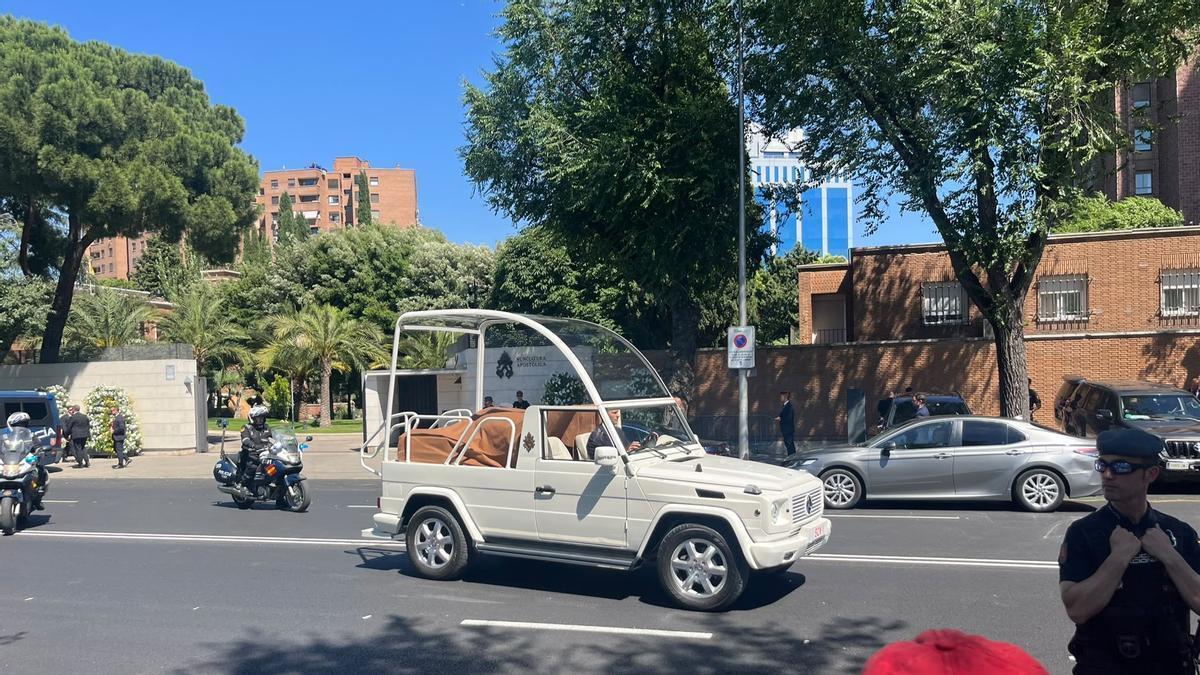 el papamóvil vacío, reunión ‘secreta’ con la reina Sofía y tres horas de infructuosa espera