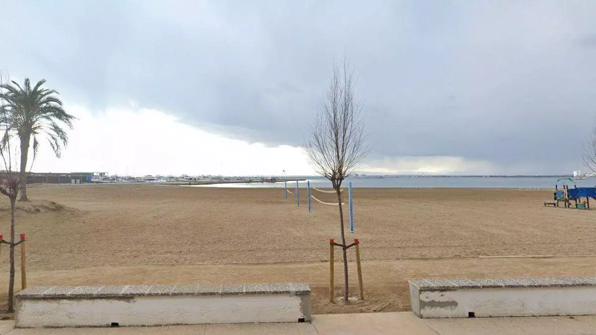 Mor una banyista de 79 anys en una platja de Roses