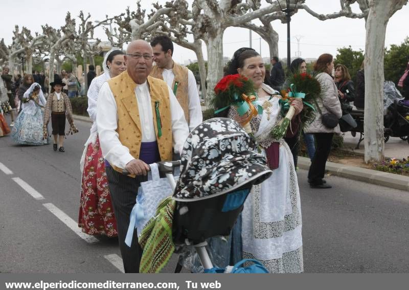 Galería de fotos --  La Ofrenda de Flores pudo con el frío y el viento