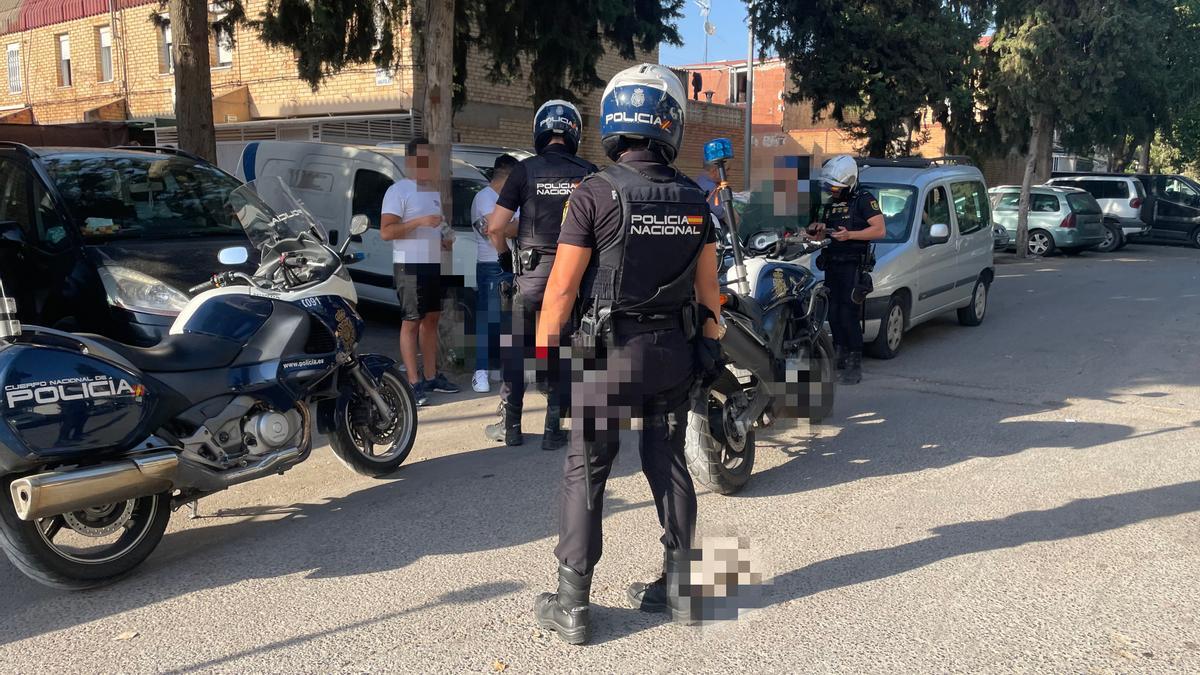 Un momento del despliegue policial en El Palmar.