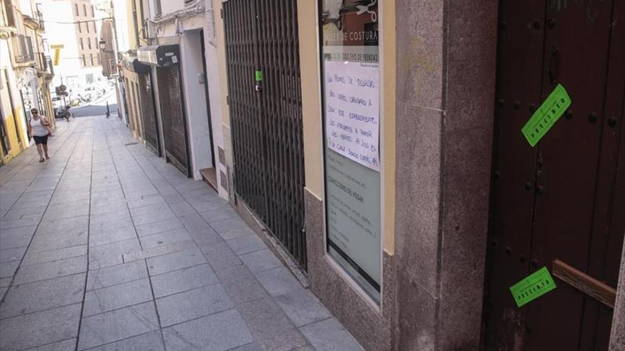 Precintan y desalojan una vivienda del centro de Cáceres en riesgo por las termitas