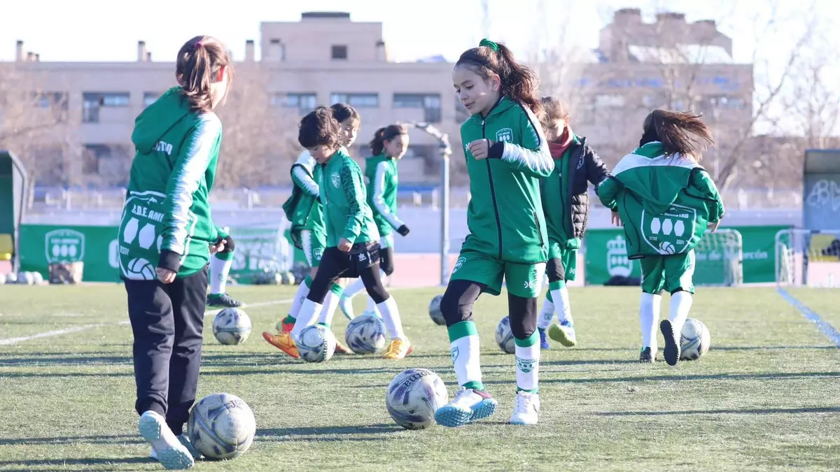 Los éxitos de la selección española disparan el crecimiento del fútbol femenino: "Ahora las niñas sí quieren ser futbolistas"