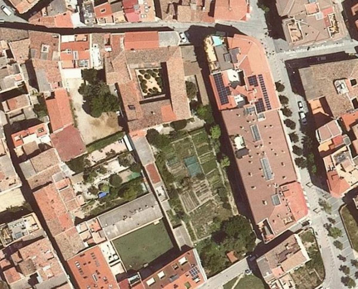 Vista zenital del convent de les caputxines de Manresa, amb el claustre i l’espai dels horts