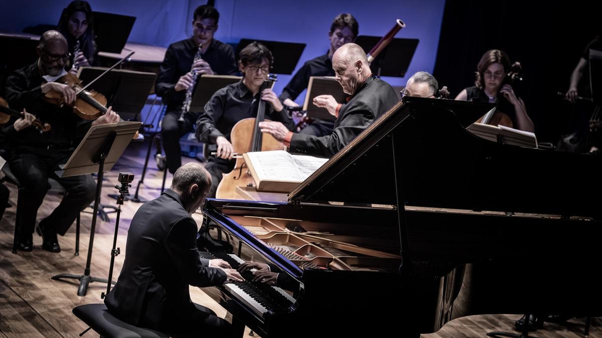 Paul McCreesh y Xavier Torres con la Orquesta de València.