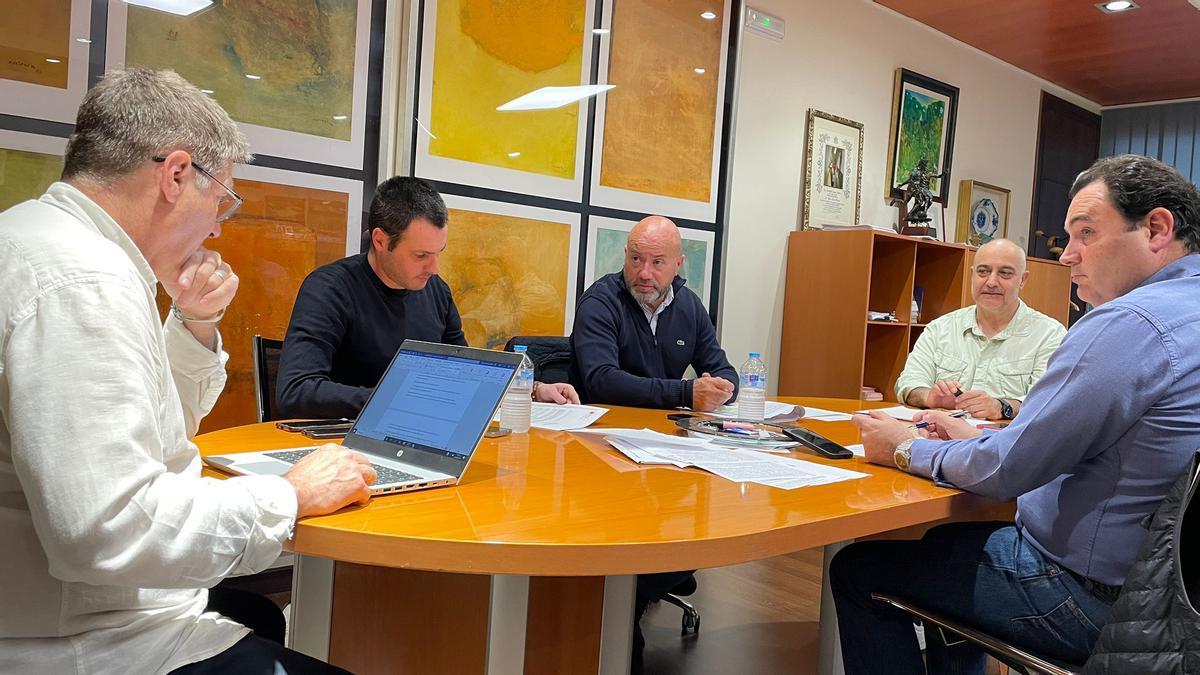 Imagen de una reunión de la Junta Electoral de las elecciones de la Federación de Fútbol de la Región de Murcia